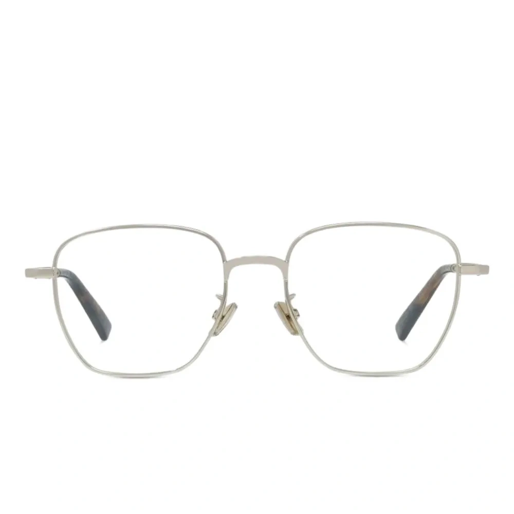 Очки в квадратной оправе