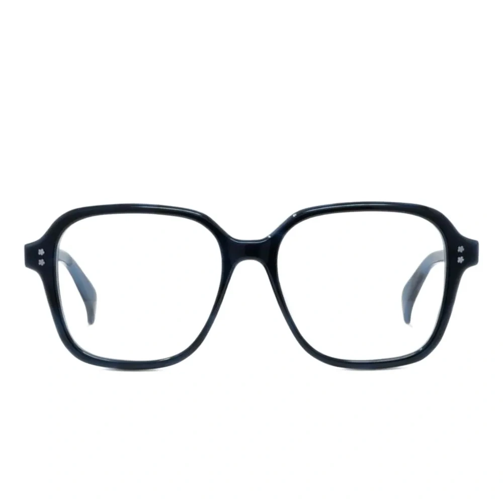 Очки в квадратной оправе