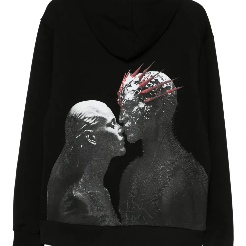 Худи с нашивкой-логотипом