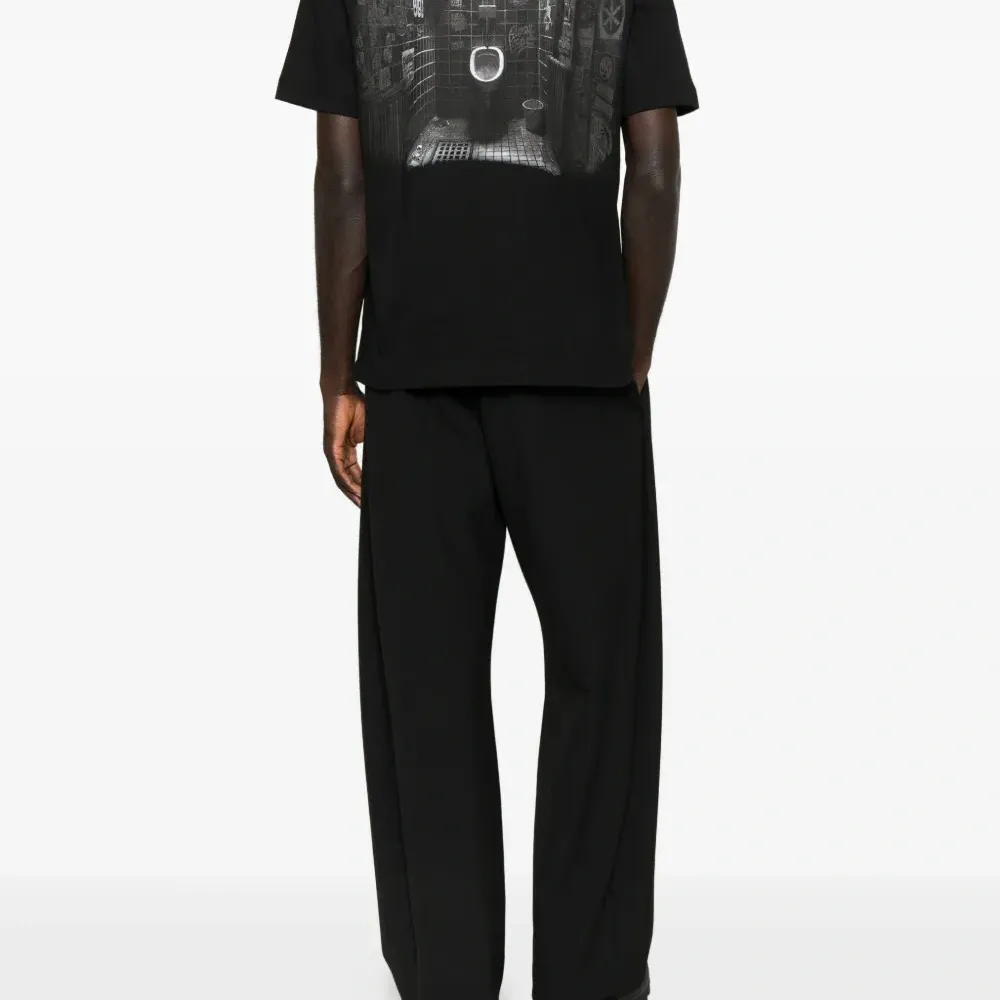 Футболка с логотипом