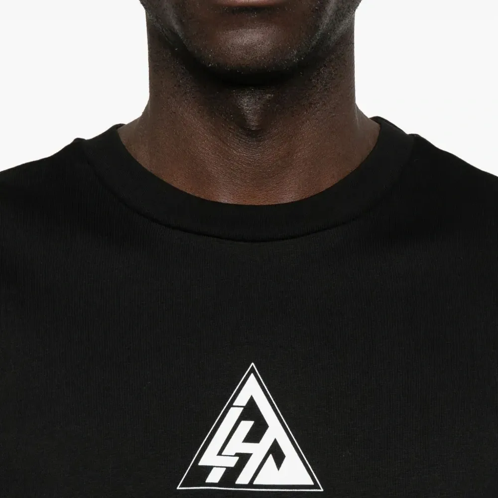 Футболка с логотипом