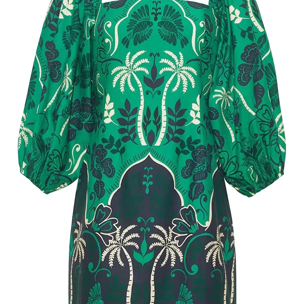 Платье мини с объемными рукавами