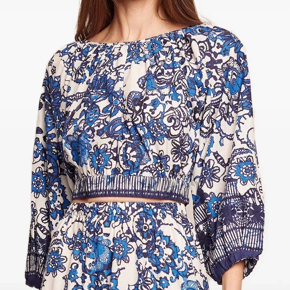 Блузка с цветочным принтом Блузка с цветочным принтом