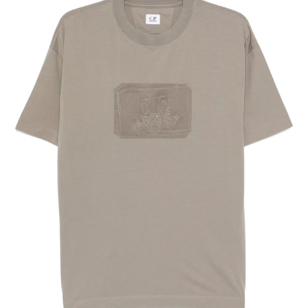 Футболка с тиснённым логотипом