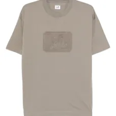 Футболка с тиснённым логотипом