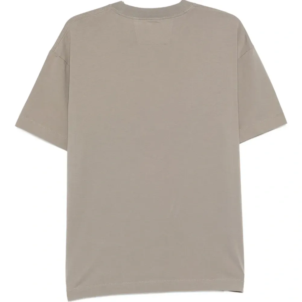 Футболка с тиснённым логотипом