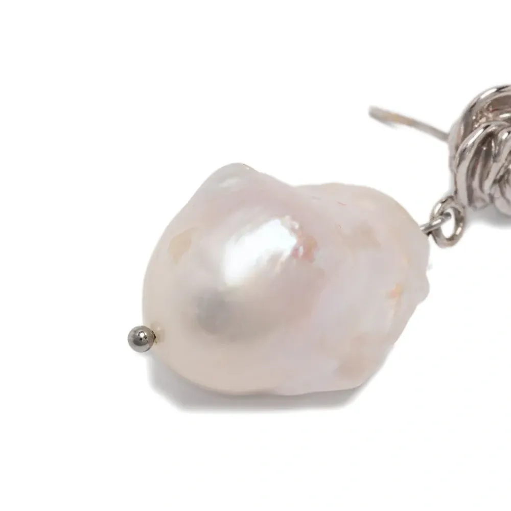 Серьги с жемчугом в форме розы