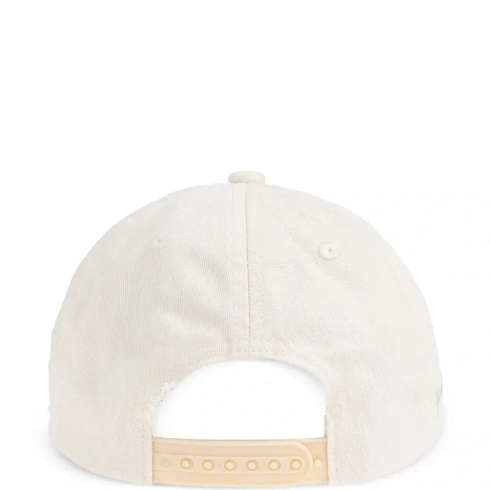 Бейсболка с нашивкой-логотипом