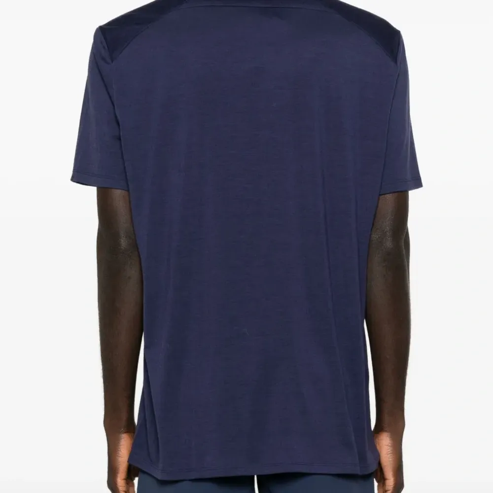 Футболка с короткими рукавами