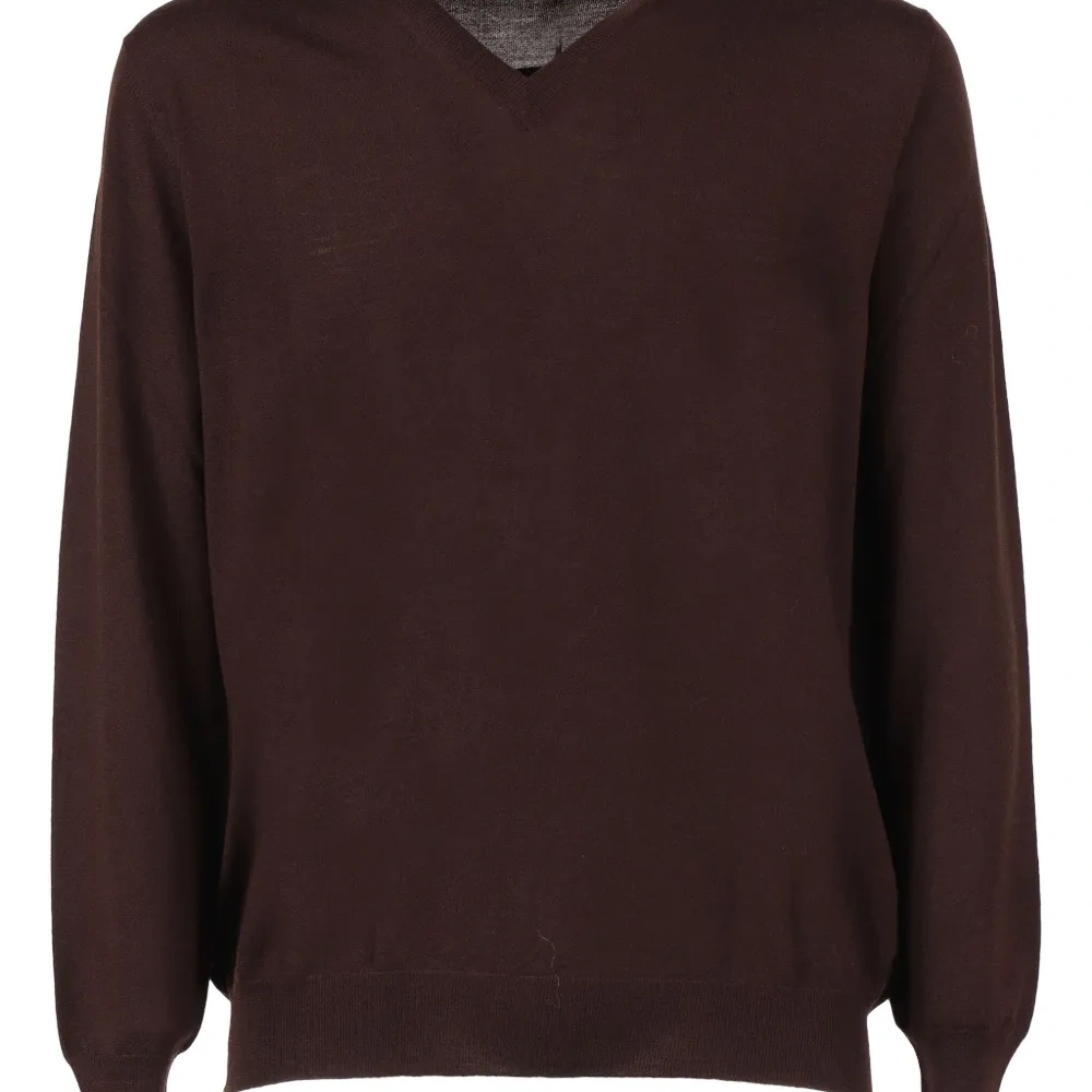 Свитер с V-образным вырезом