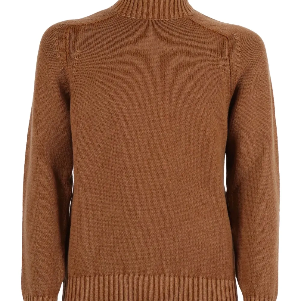 Шерстяной свитер с высоким воротником