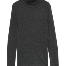 Свитер с высоким воротником