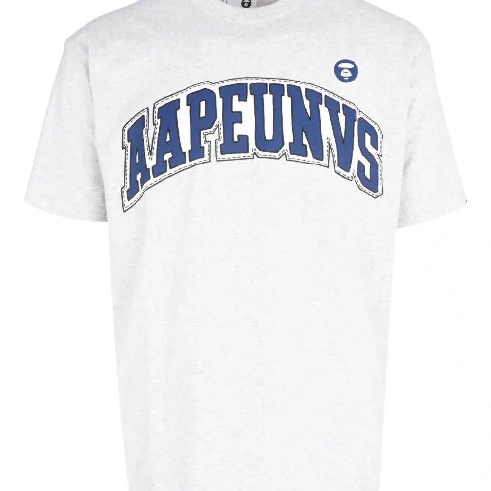 Футболка с основной тематикой AAPE