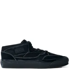 Кроссовки с панельным дизайном и шнуровкой