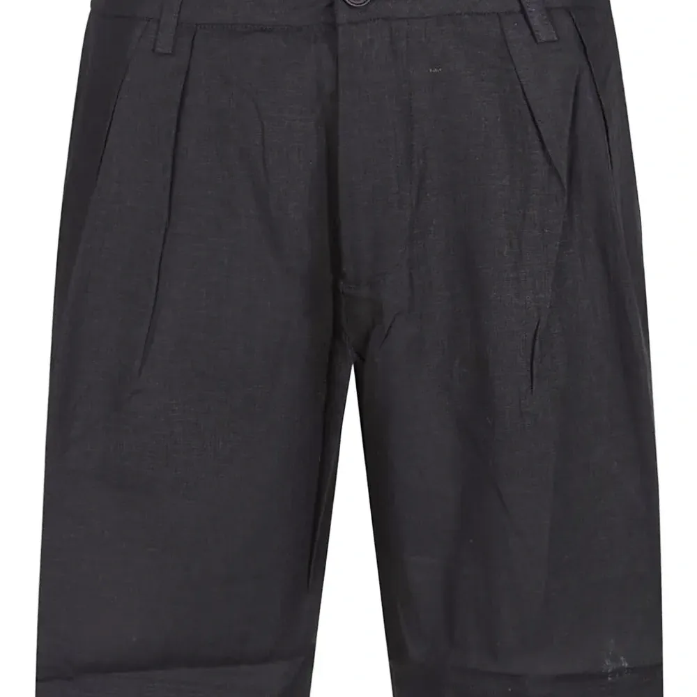 Льняные шорты с защипами