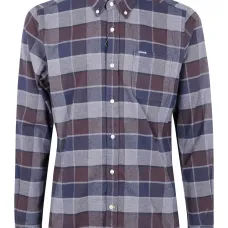 Застёгнутая рубашка в клетку