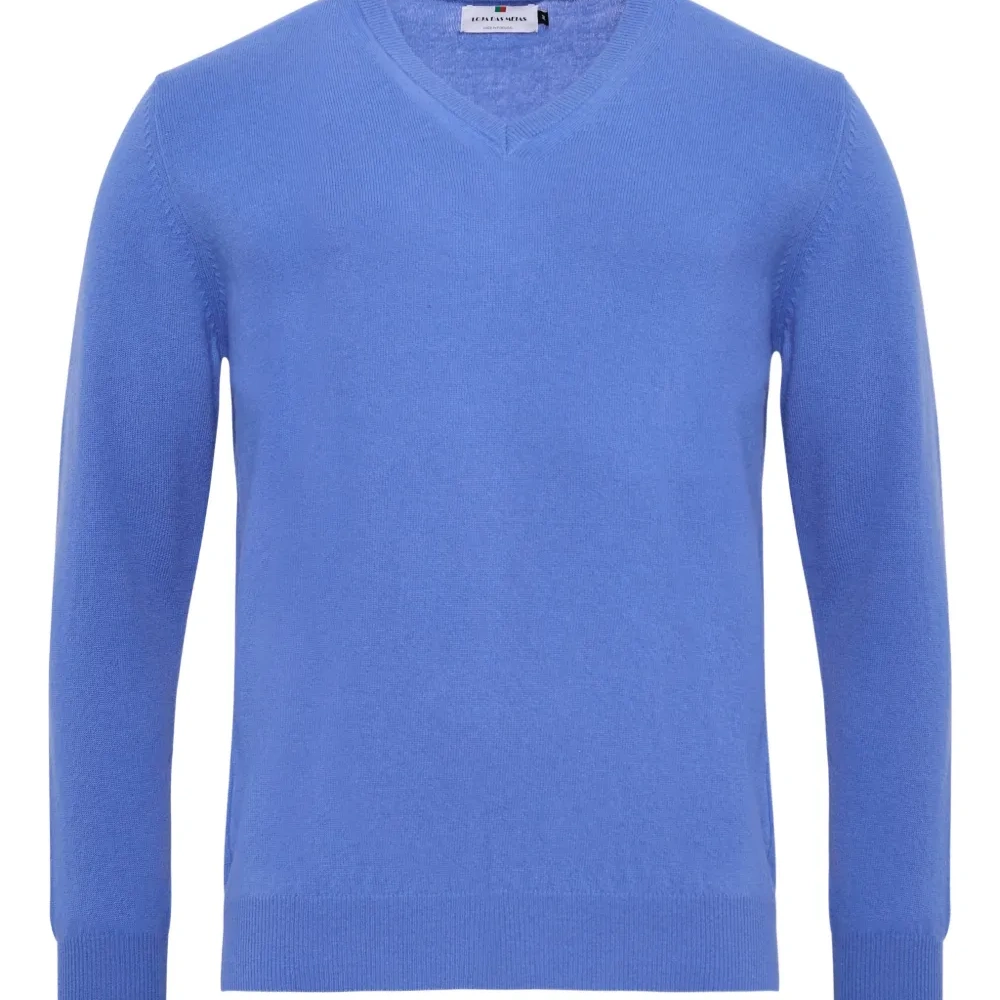 Шерстяной свитер с V-образным вырезом