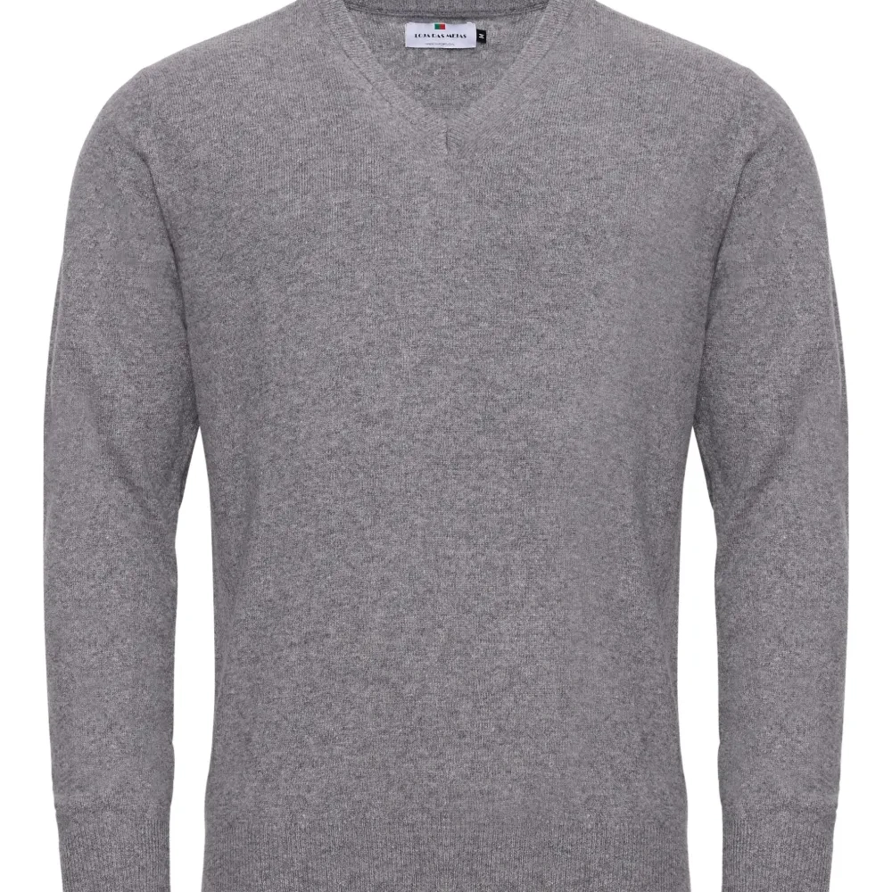 Шерстяной свитер с V-образным вырезом