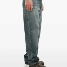 Джинсы с эффектом потертостей