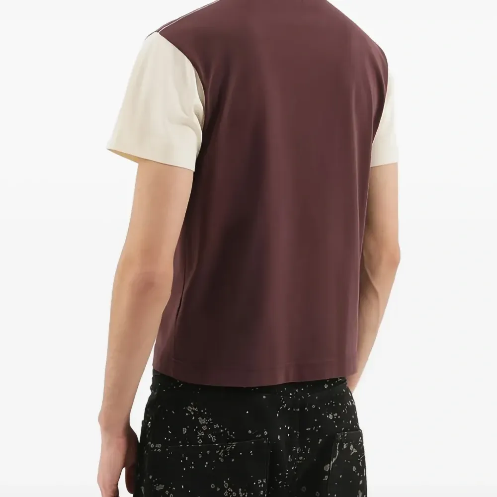 Футболка с круглым вырезом и короткими рукавами