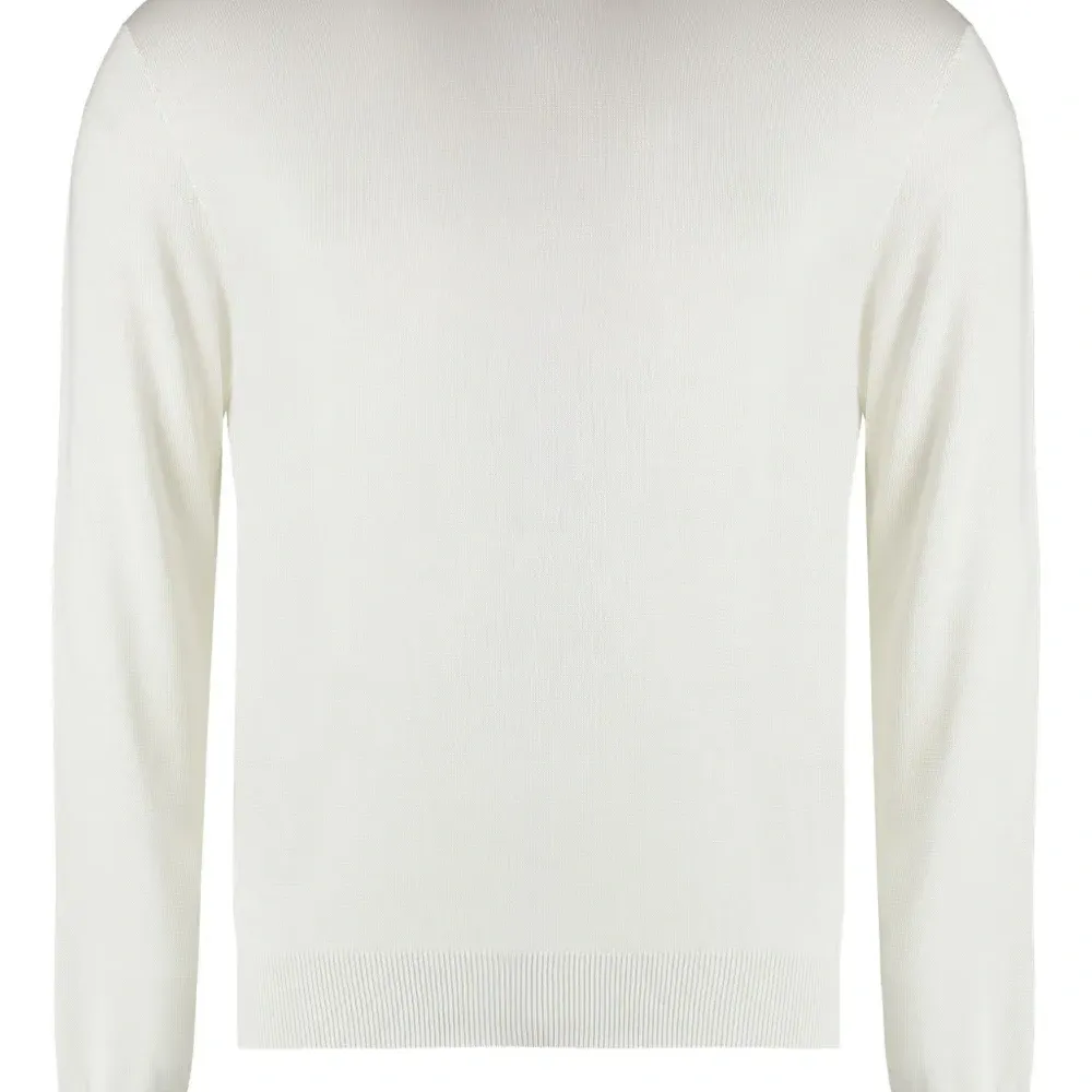 Свитер в рубчик