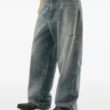 Джинсы бойфренды с эффектом потертости