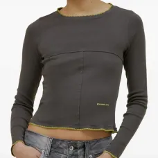 Футболка с длинными рукавами и круглым вырезом