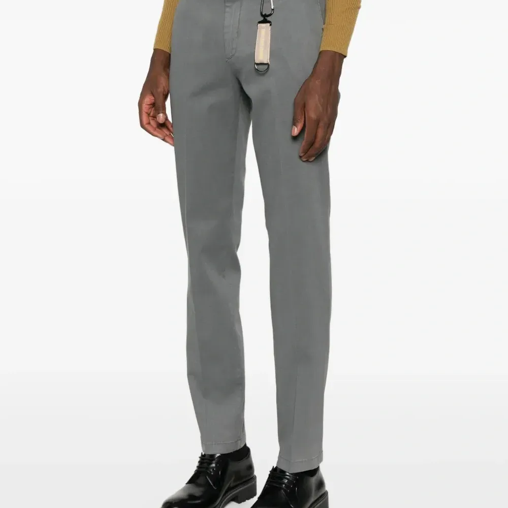 Плиссированные узкие брюки Плиссированные узкие брюки