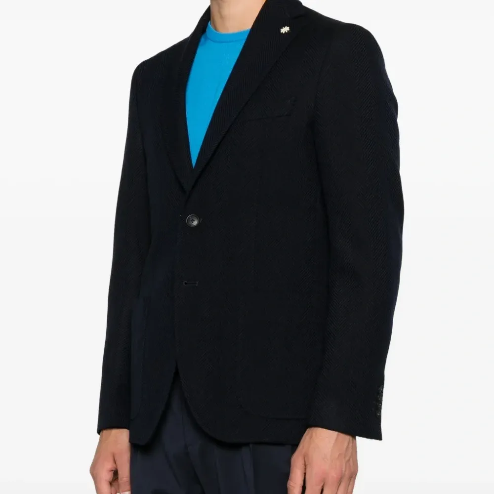 Однобортный пиджак с узором в елочку