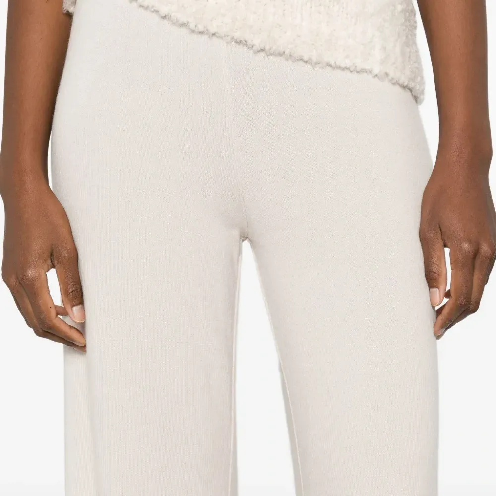 Брюки с эластичным поясом Брюки с эластичным поясом