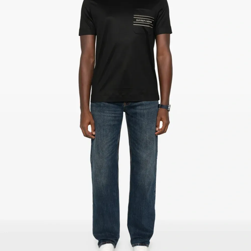 Футболка с логотипом