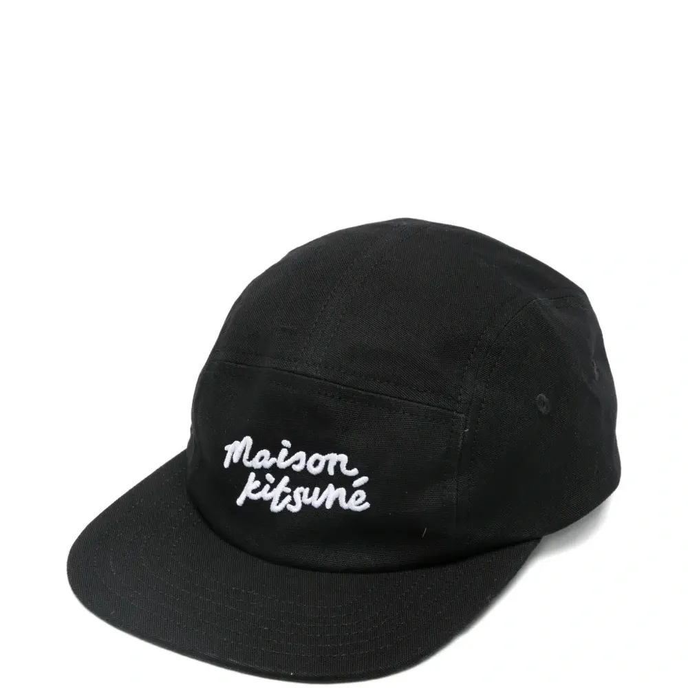 Бейсболка с вышитым логотипом