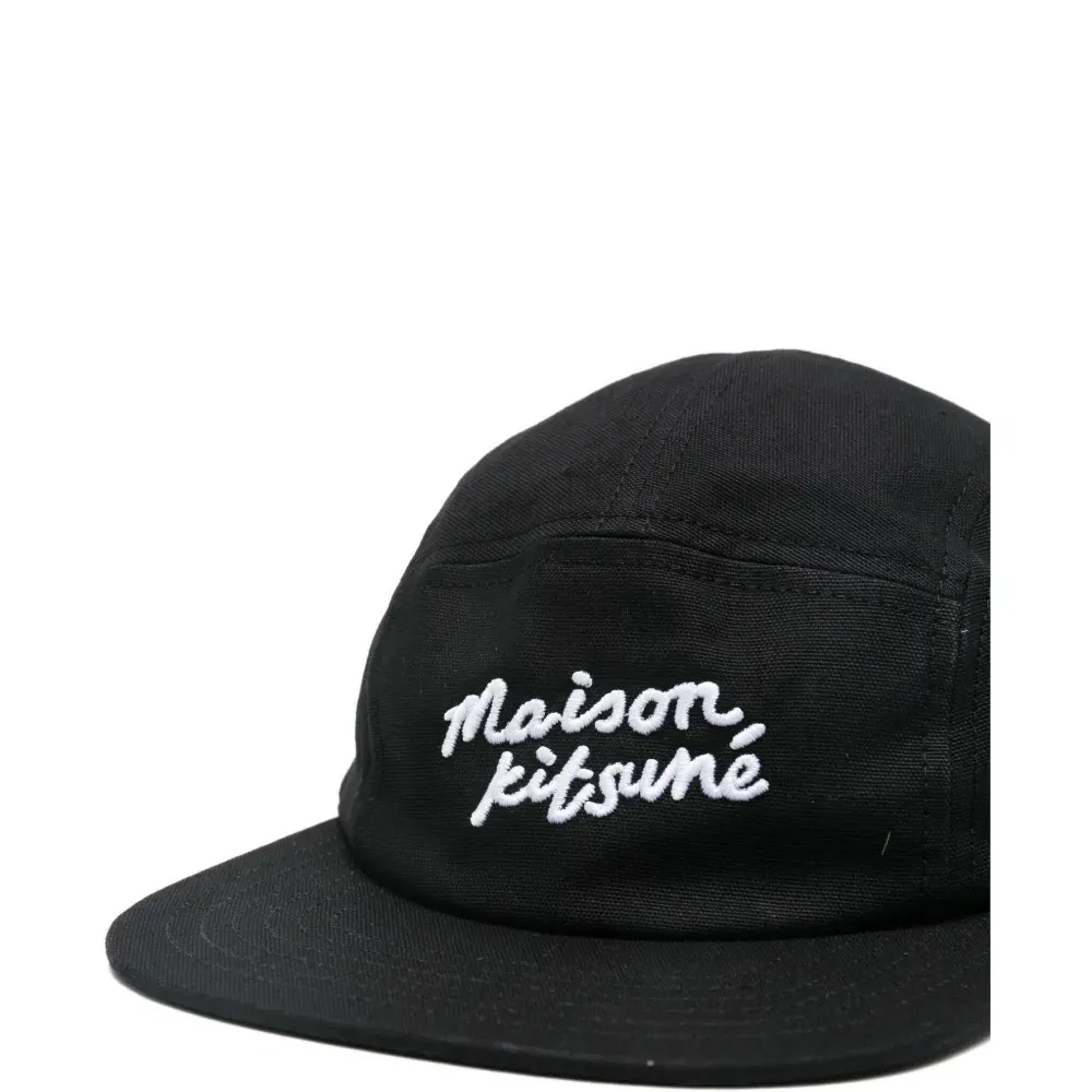 Бейсболка с вышитым логотипом