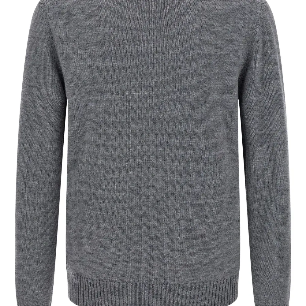 Джемпер с длинными рукавами и круглым вырезом