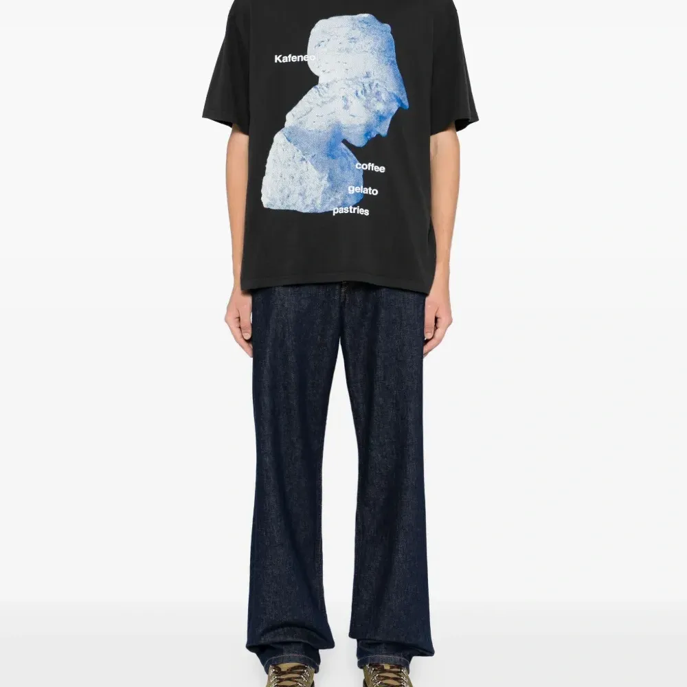 Футболка с графичным принтом