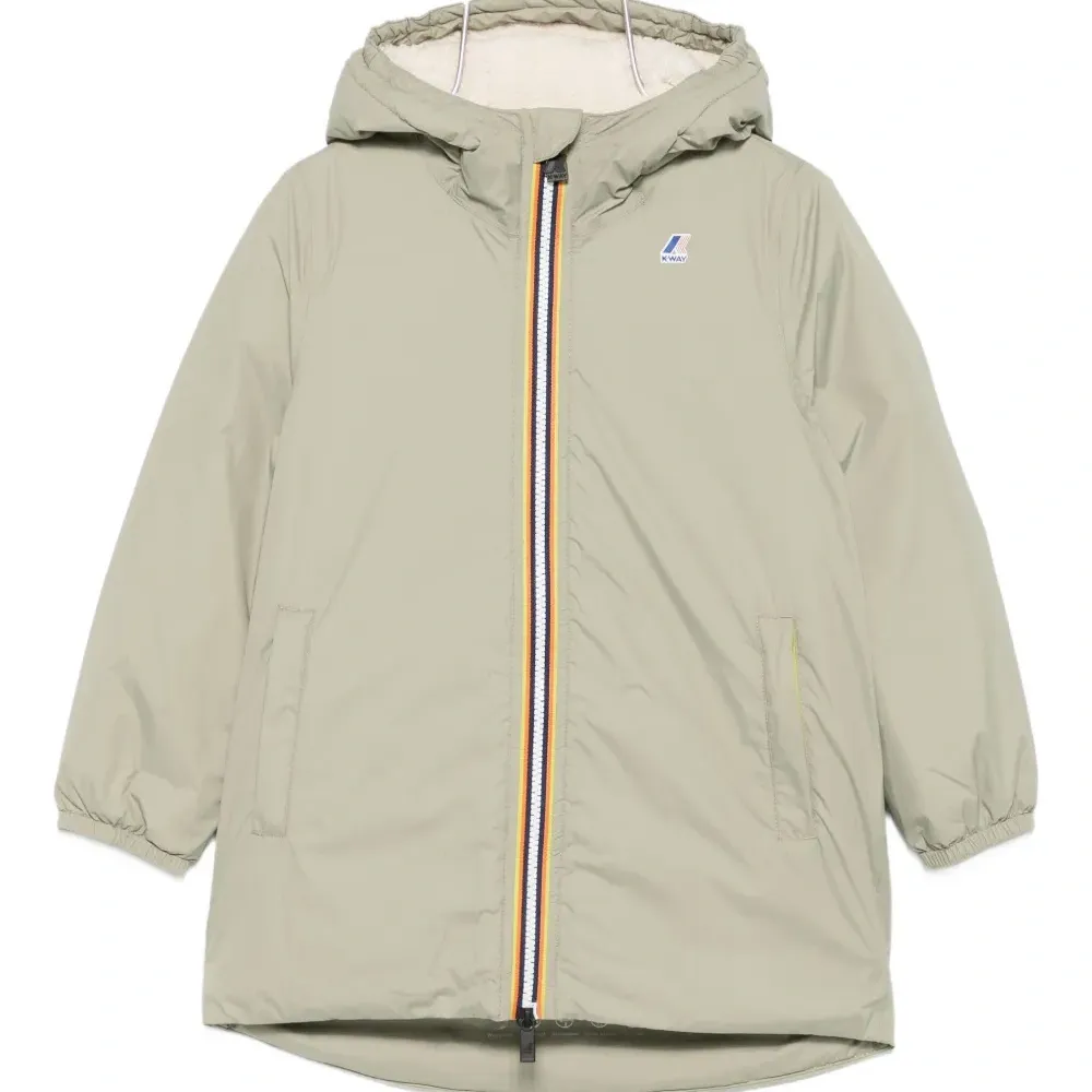 Куртка на молнии с капюшоном