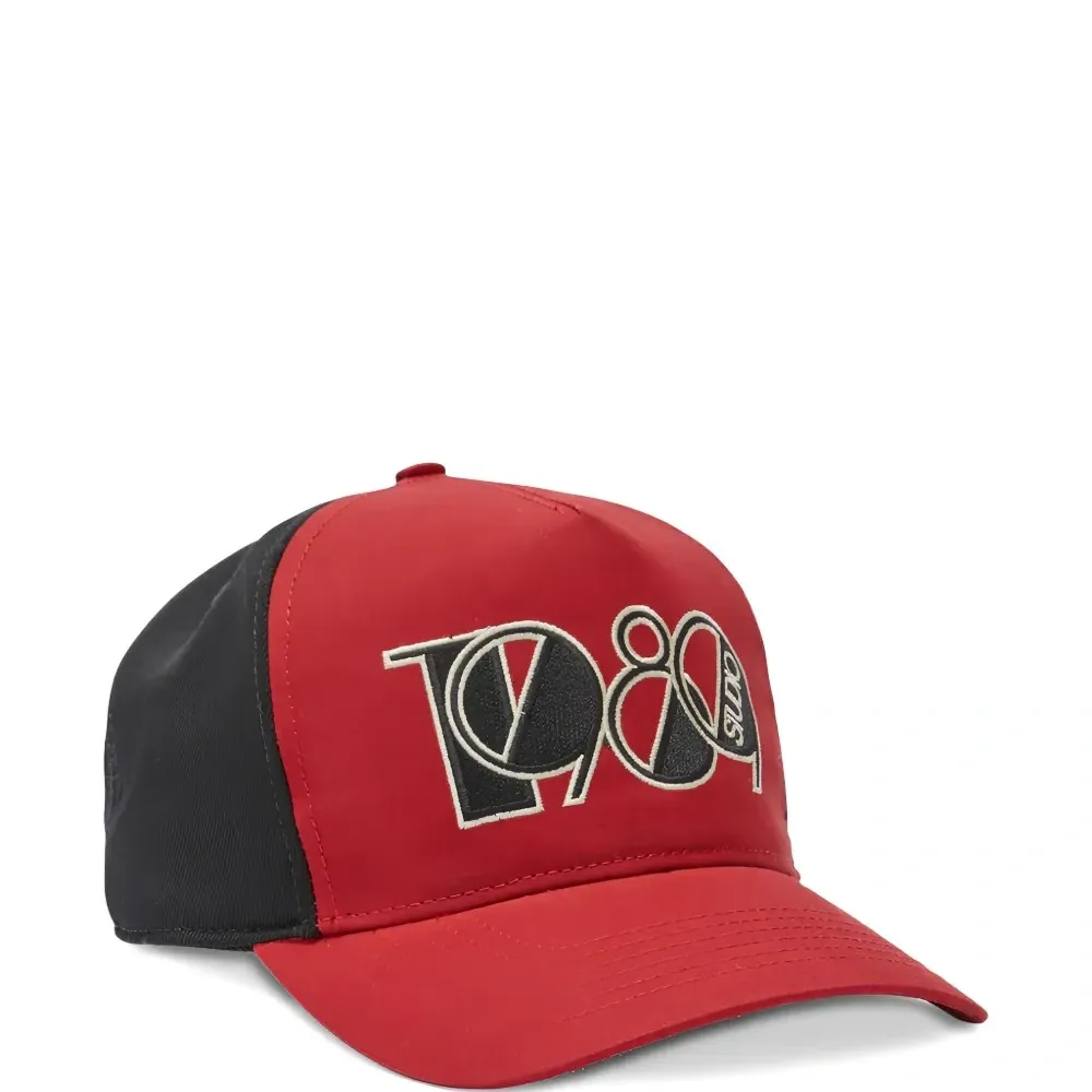 Бейсболка с вышитым логотипом