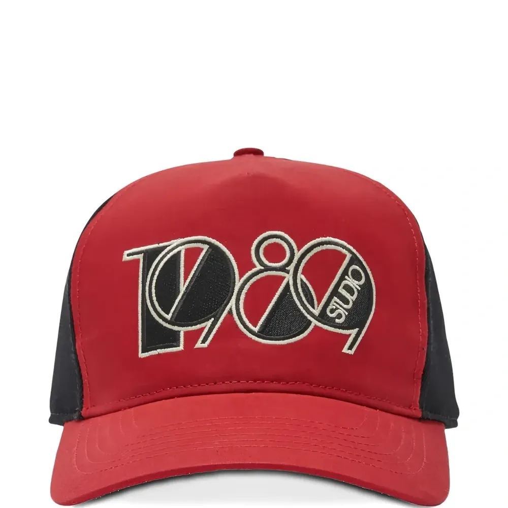 Бейсболка с вышитым логотипом