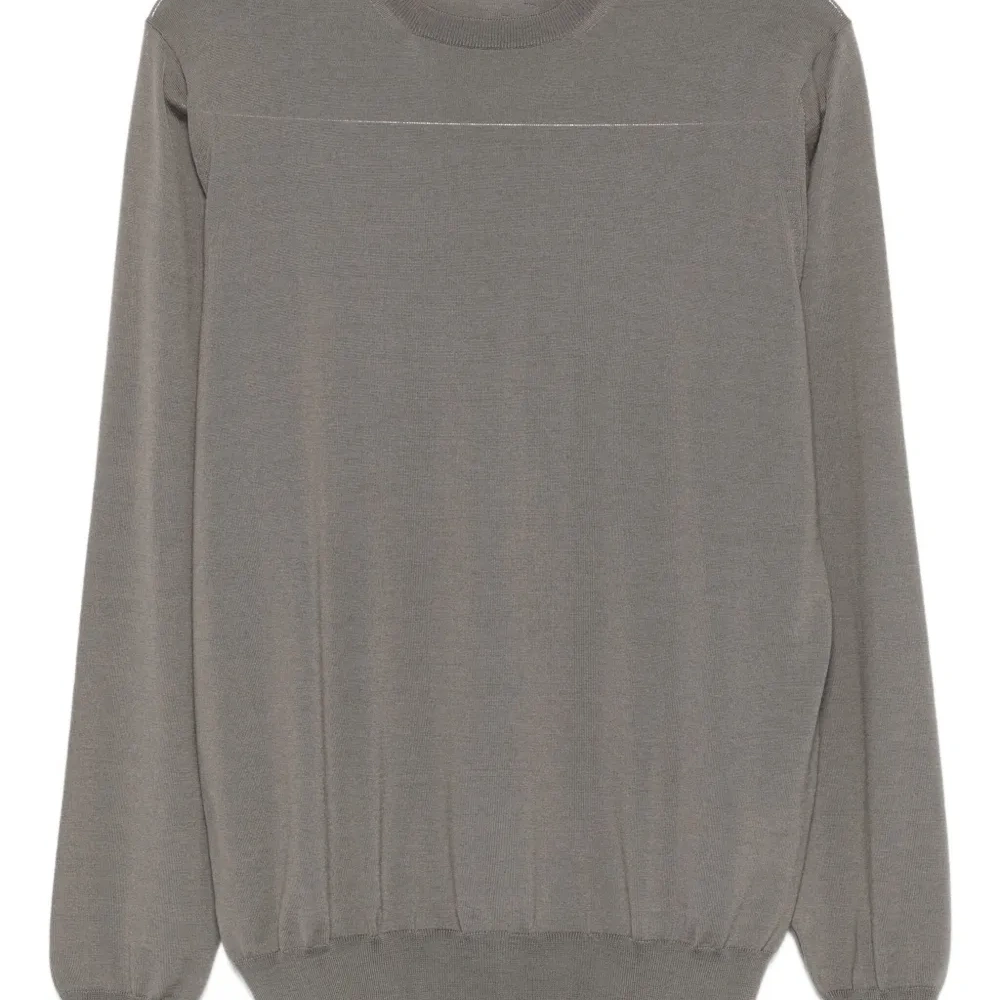 Свитер с круглым вырезом