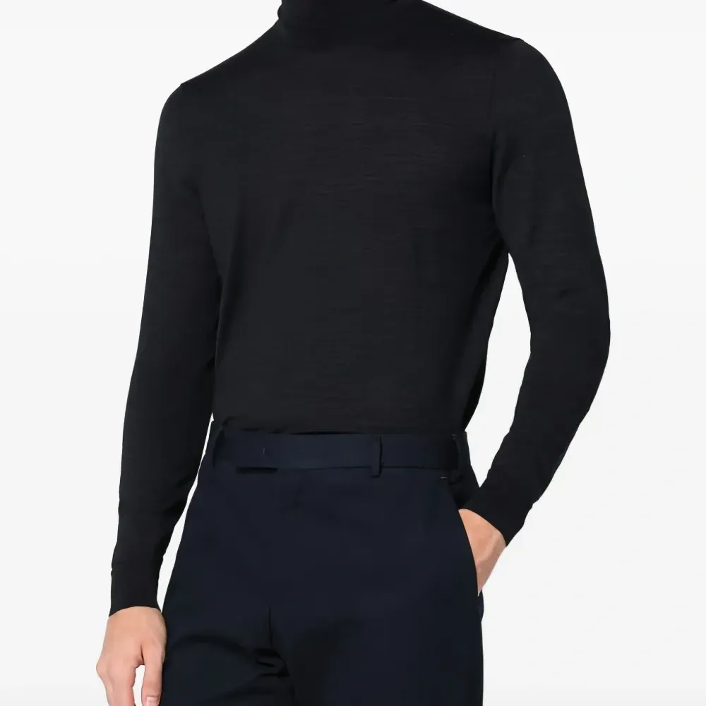 Джемпер с высоким воротом Джемпер с высоким воротом