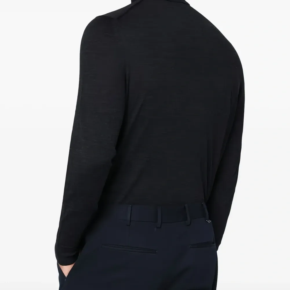 Джемпер с высоким воротом Джемпер с высоким воротом