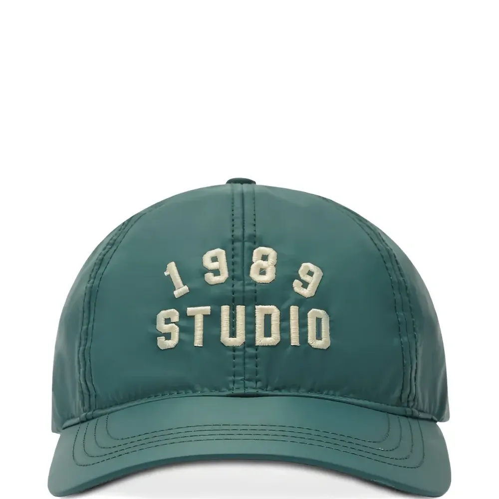 Бейсболка с вышитым логотипом