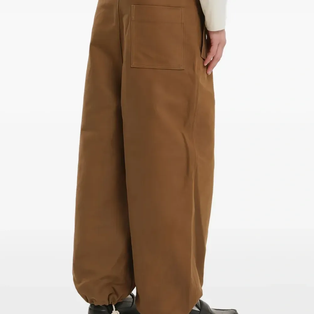 Джоггеры на кулиске