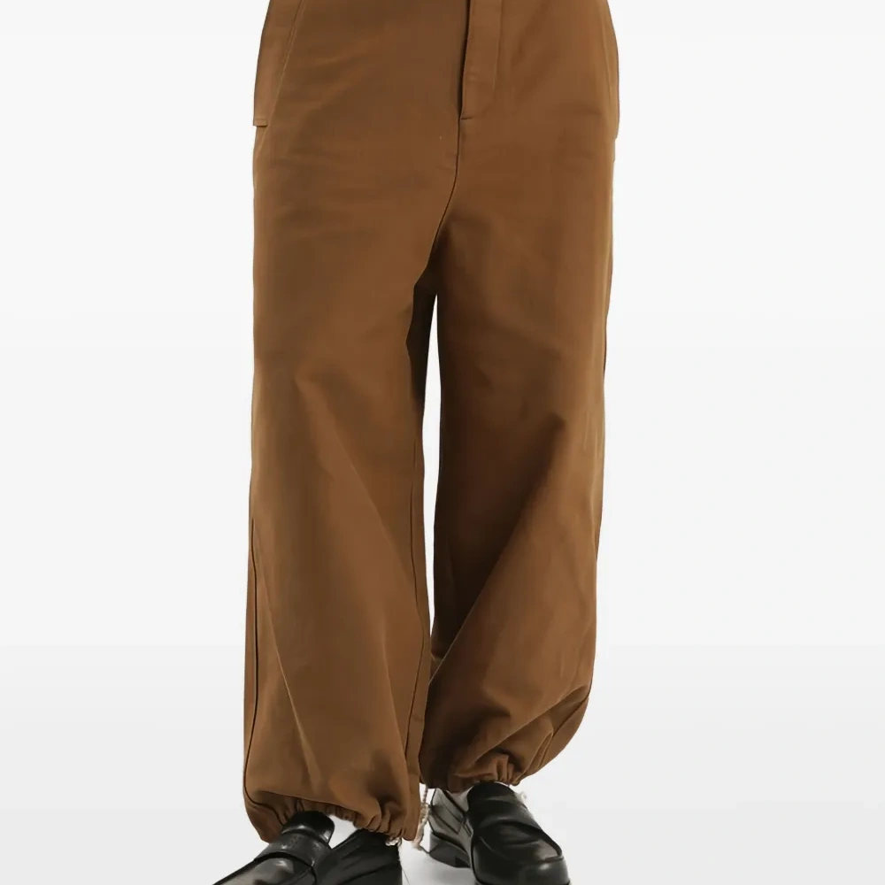 Джоггеры на кулиске