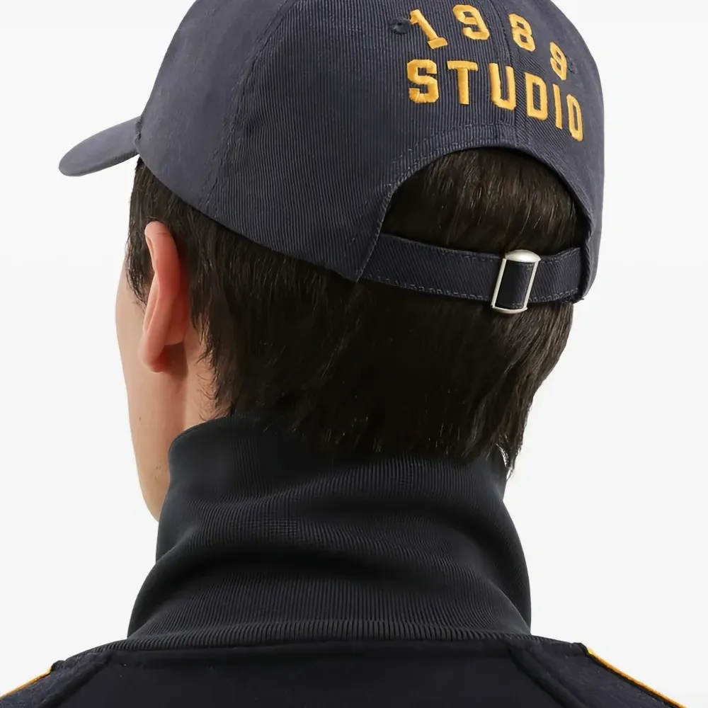 Бейсболка с вышитым логотипом