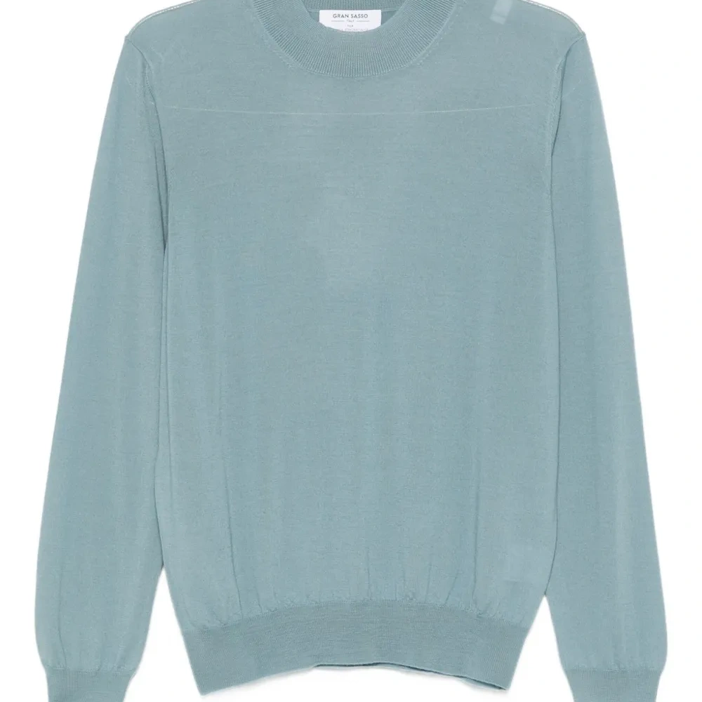 Свитер с круглым вырезом