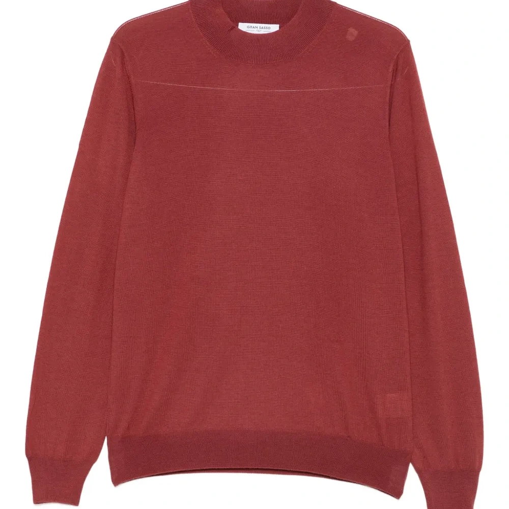 Свитер с круглым вырезом