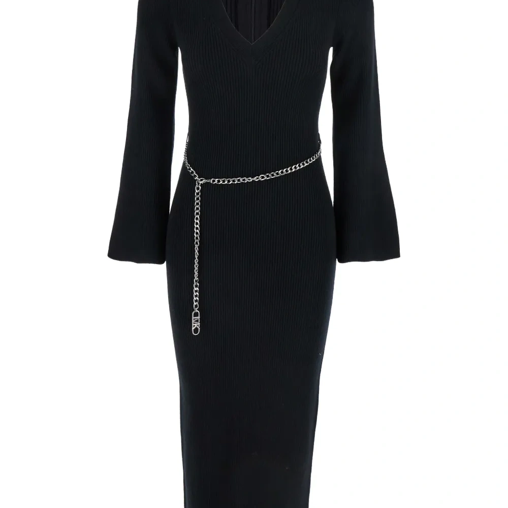 Рифленое миди-платье с поясом-цепочкой