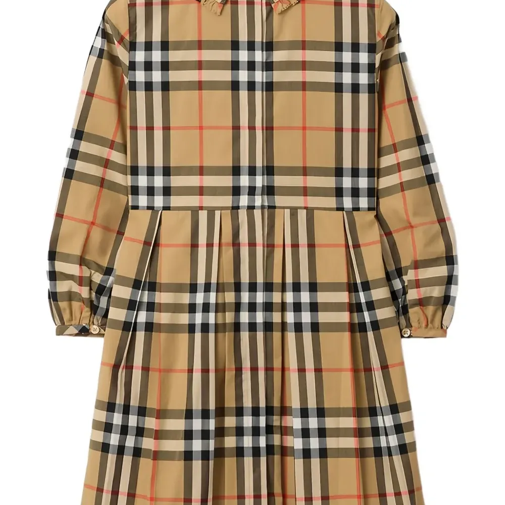 Клетчатое платье с длинными рукавами