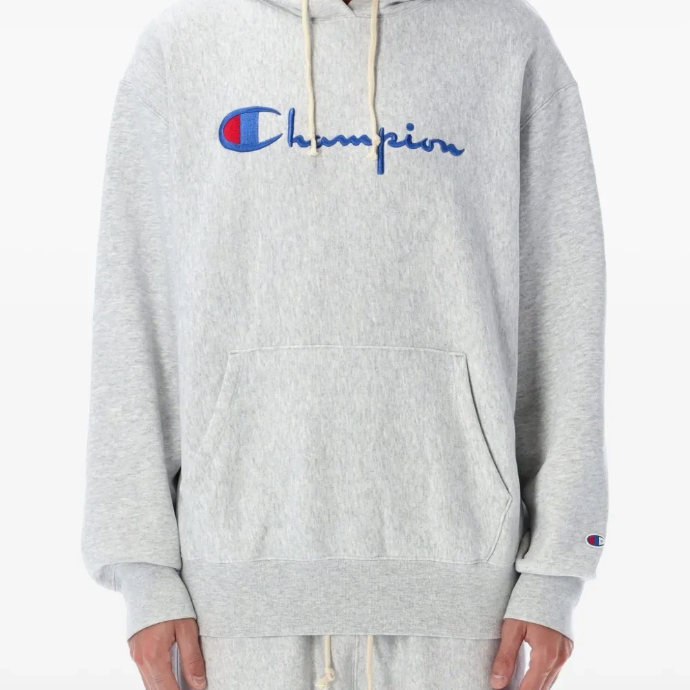 Худи с вышитым логотипом